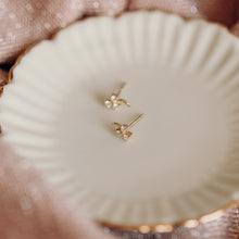 Cargar imagen en el visor de la galería, Pendientes Trébol 1968