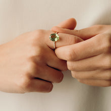 Cargar imagen en el visor de la galería, Anillo 1973 con diamantes