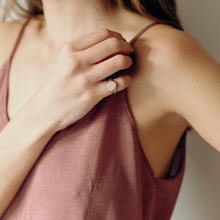 Cargar imagen en el visor de la galería, Sello Round 1880