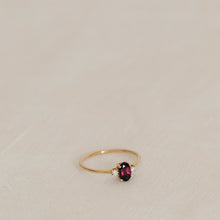 Cargar imagen en el visor de la galería, Anillo de oro rosa 1813 con diamantes y piedra