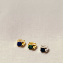 Cargar imagen en el visor de la galería, Anillo sello en plata personalizable para mujer