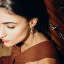 Cargar imagen en el visor de la galería, Pendiente criolla de oro 18K para mujer